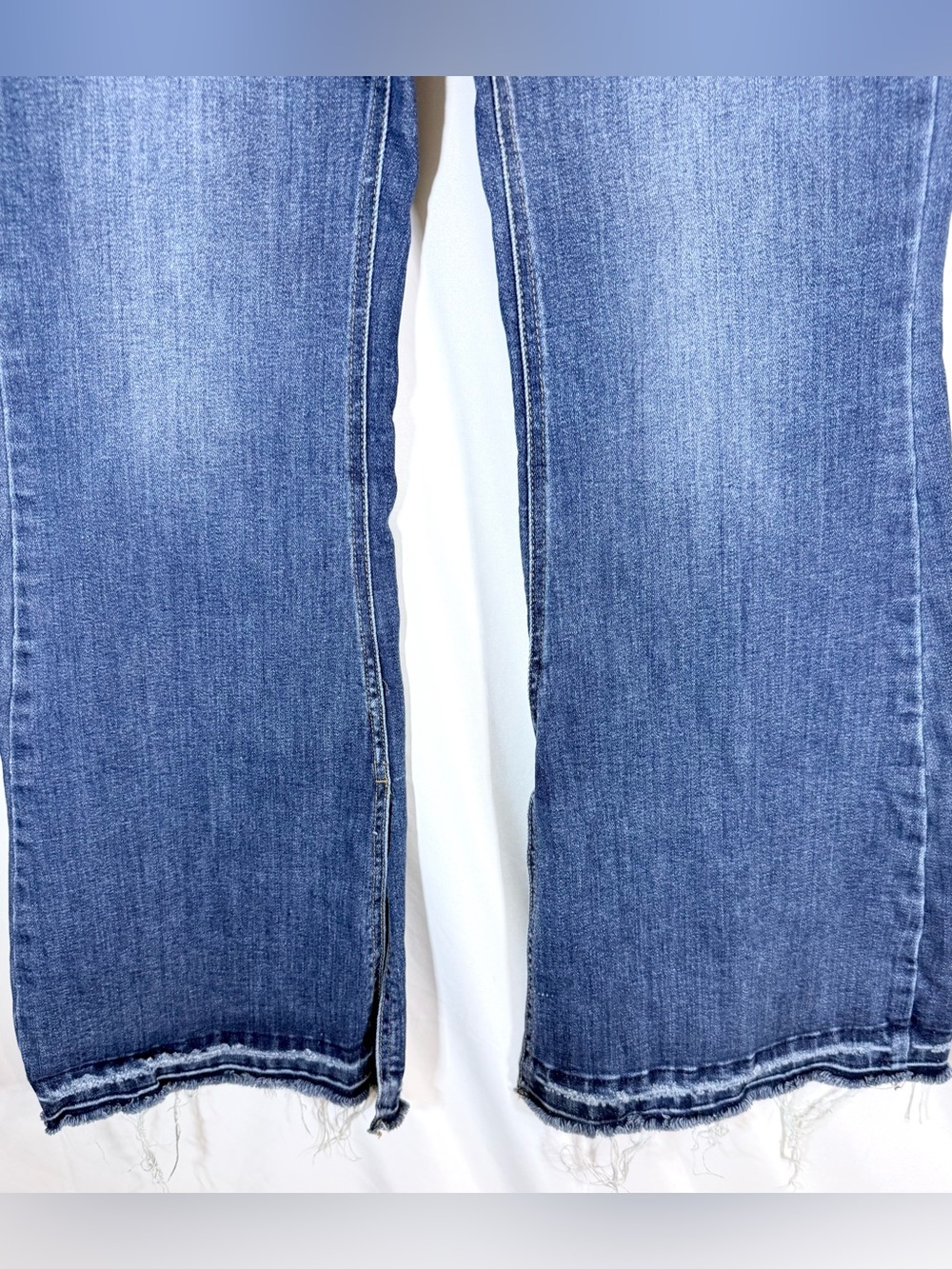 Vervet High Rise Flare Jeans With Side Slit Hems And Frayed Hem Size 32 - Picture 3 of 12
